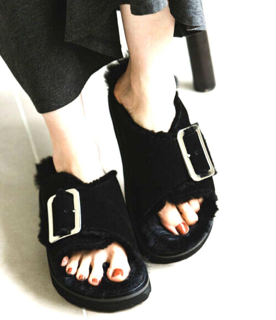 ✨MOHI✨　ブラックファーサンダル　ビッグベルト　37