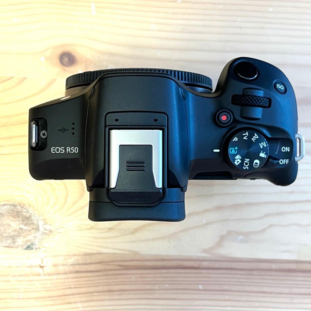 【箱有り新品級】Canon EOS R50 ミラーレスカメラ SDカード