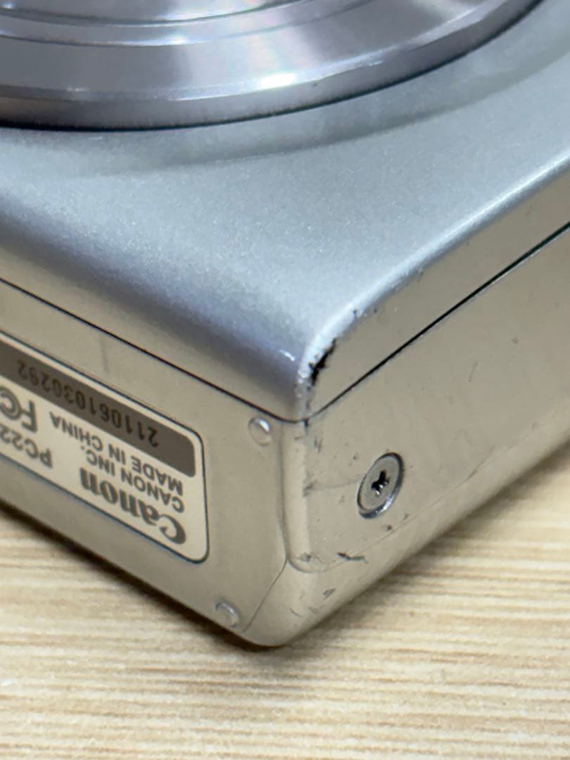 Canon キヤノン　IXY 180 PC2275 デジカメ　シルバー