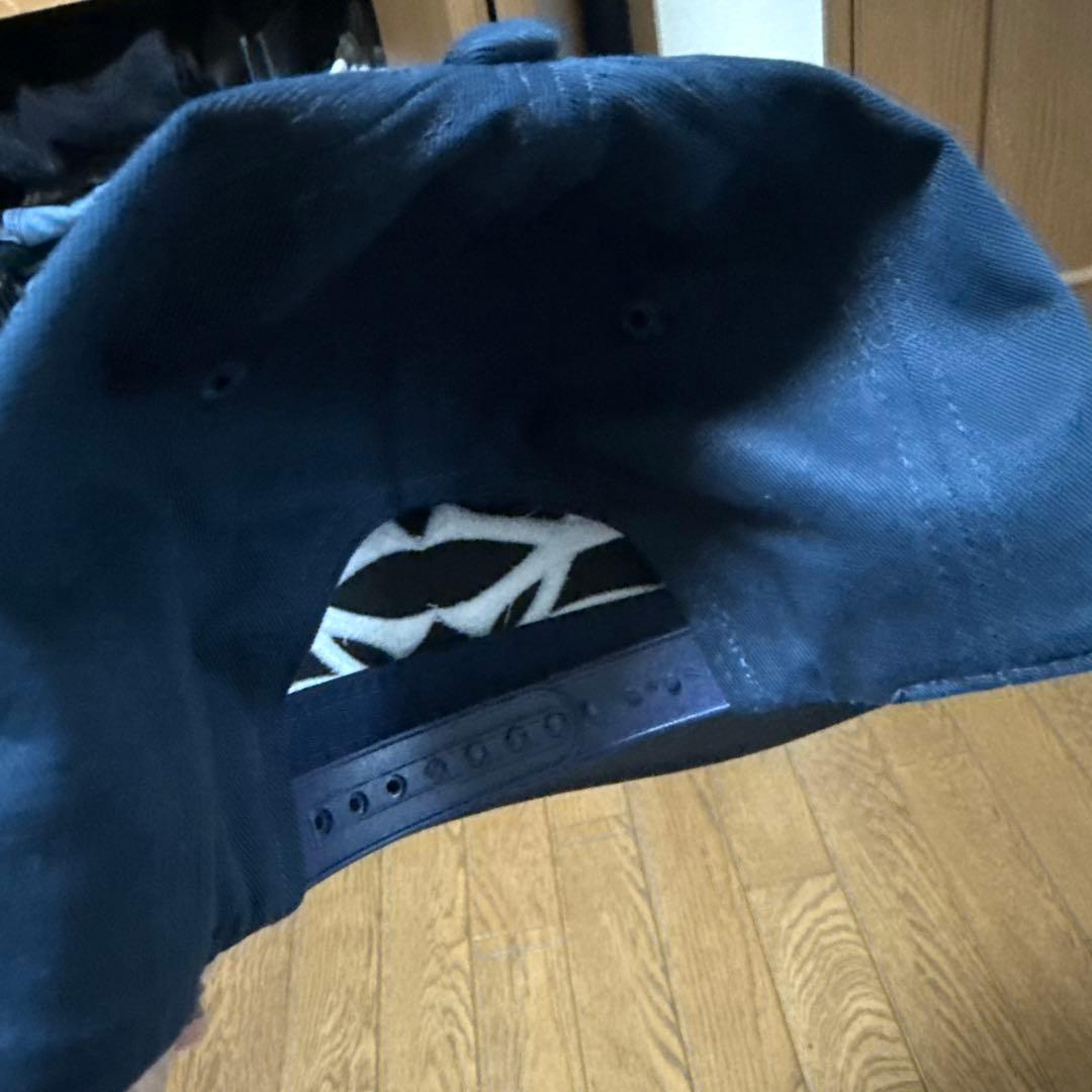 ネイビー 刺繍ロゴキャップ oMA