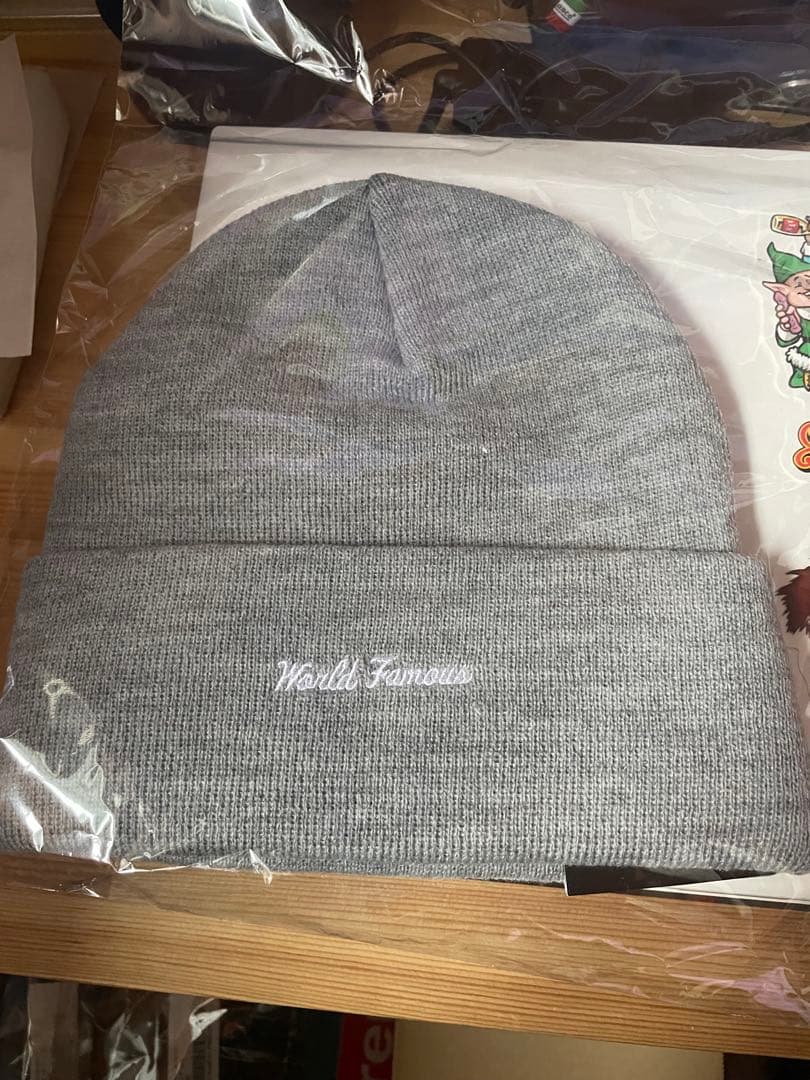 Supreme ビーニー ニット帽　25FW シュプリーム　ステッカー付き