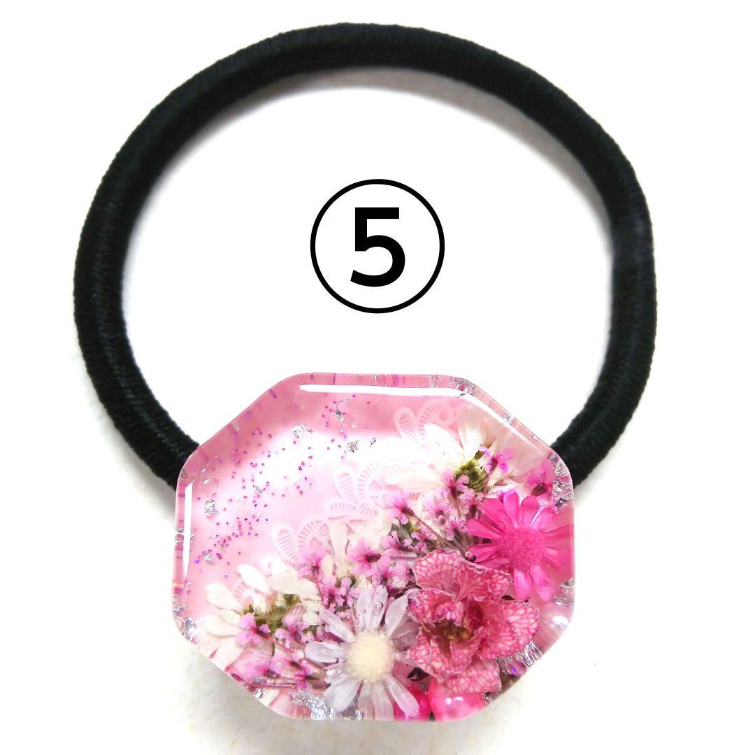 ヘアゴム レジン オーバル型 天然石レッドジェイドとミニミニ薔薇と蝶々