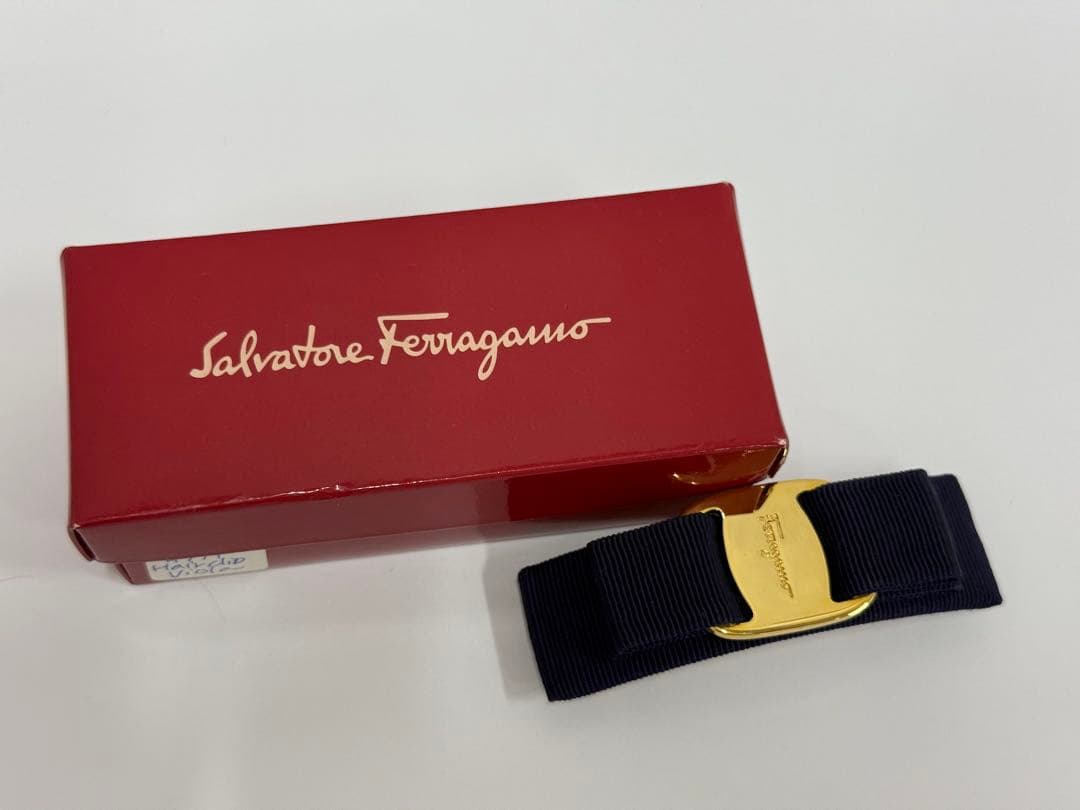 Salvatore Ferragamo ネイビー ヘアクリップ　バレッタ　ヴァラ