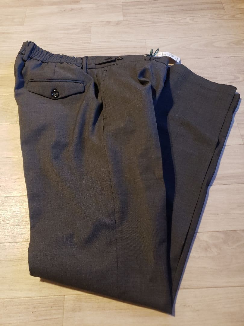 新品未使用berwich ベルトチャコールグレー48です。