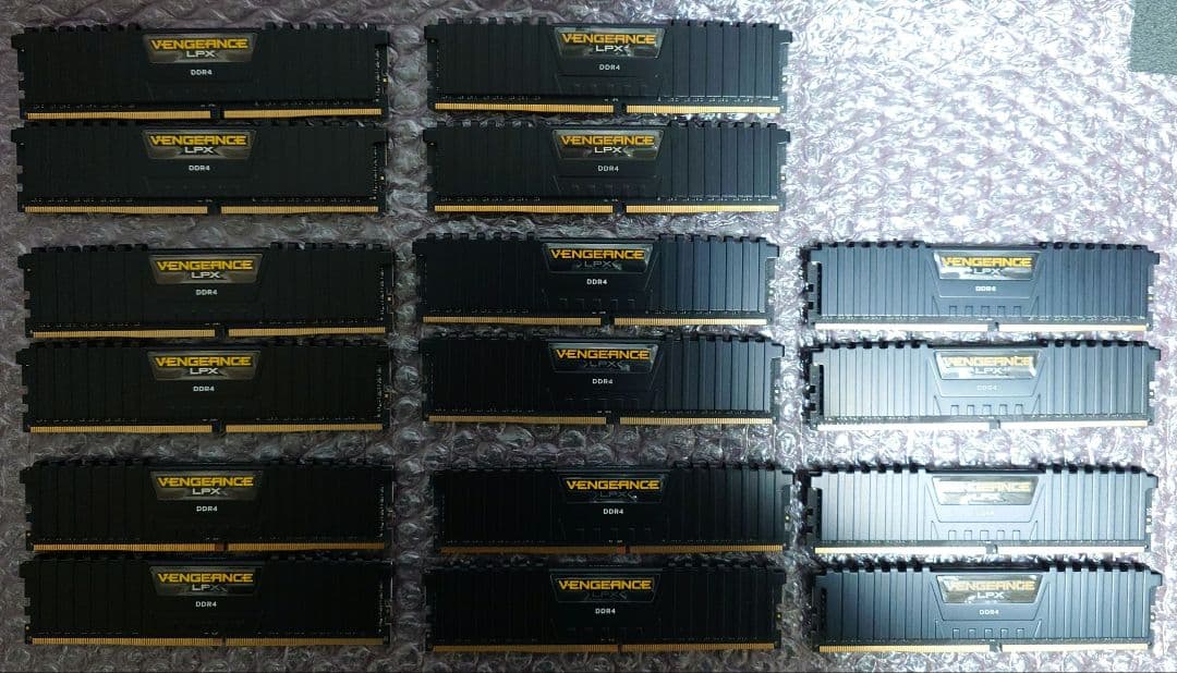 メモリ DDR4 2133 8GB 16枚　(32GBを4セット作れます)