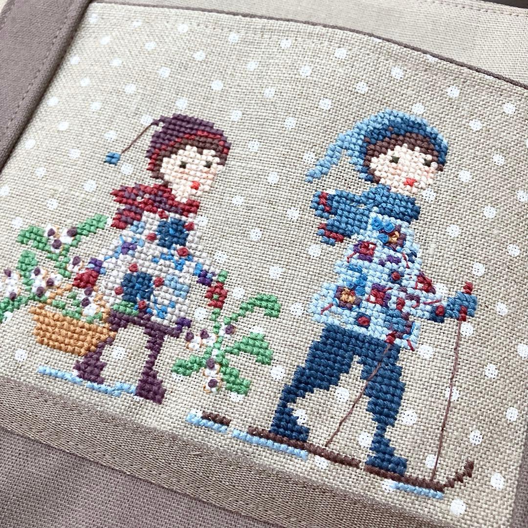 新作✦クロスステッチ❤︎ファスナーバッグ　ハンドメイド サモイロフ