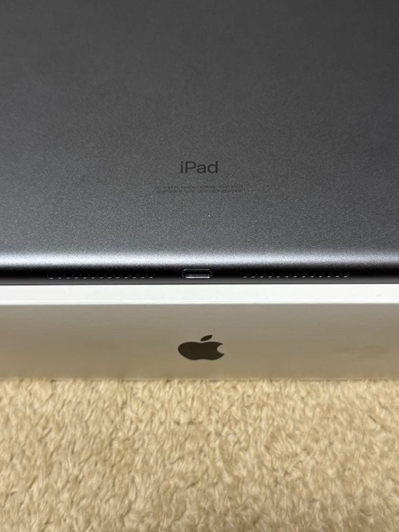 apple iPad 第8世代　32GB simフリー スペースグレー