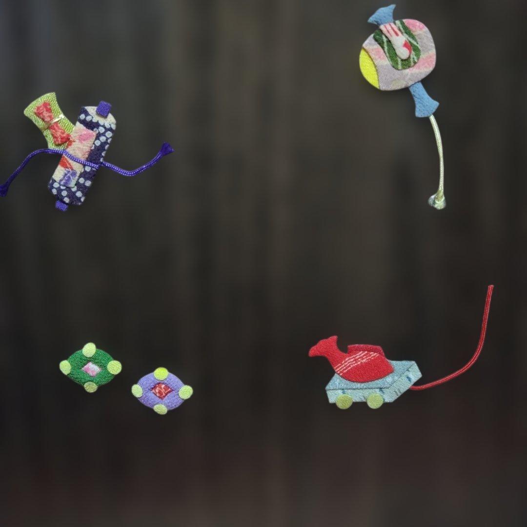 宝尽くしの桐屏風　押絵