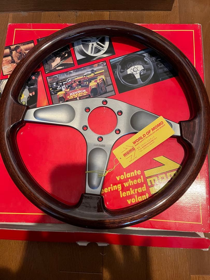 momo チェルト　ステアリング