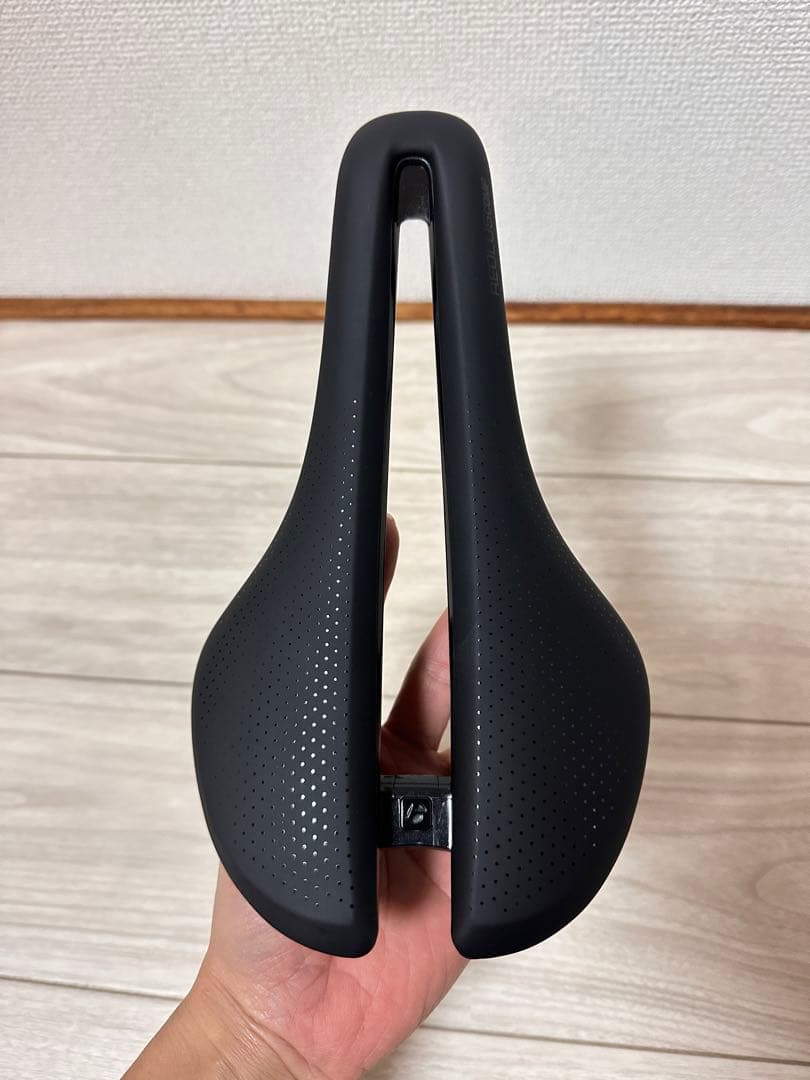 (未使用)ボントレガー Aeolus Comp サドル 145mm